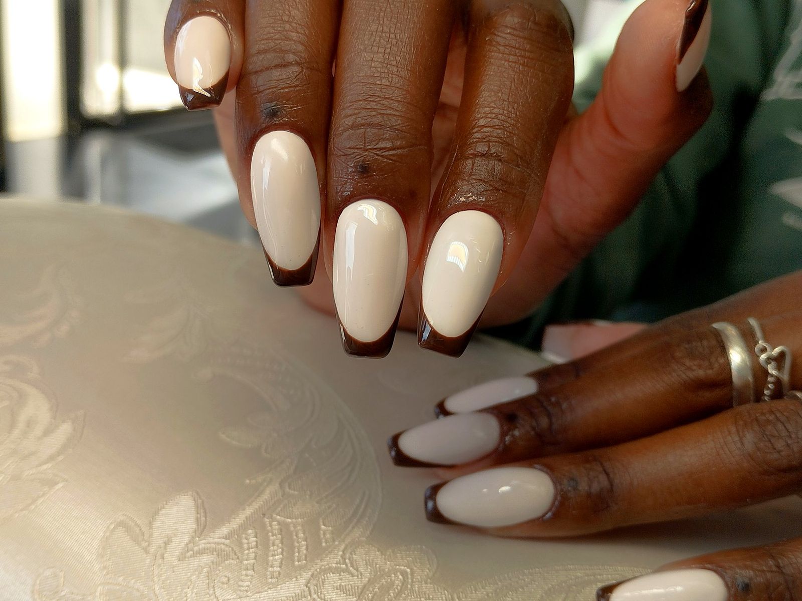 Manicura nude en uñas largas